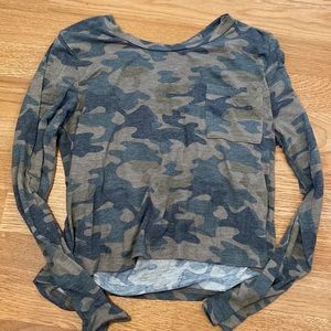 Camo crop top long sleeve